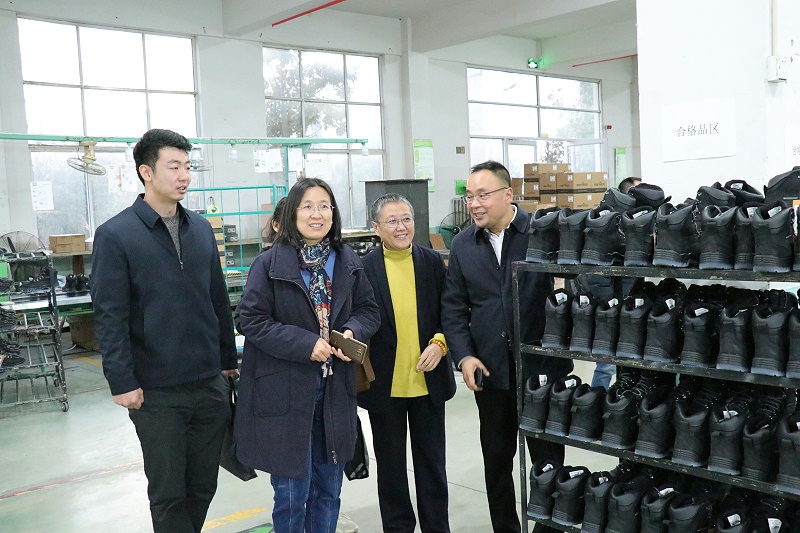 山東省皮革協(xié)會研究所馬書記一行蒞臨百華鞋業(yè)指導工作