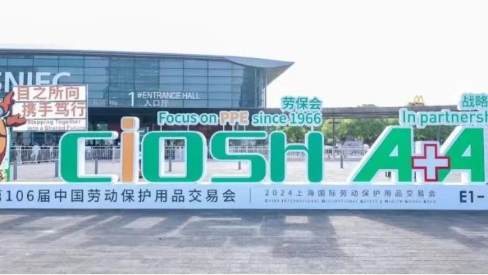 第106屆中國勞動保護用品交易會現場來 了，百華鞋業(yè)展會現場人氣爆棚！