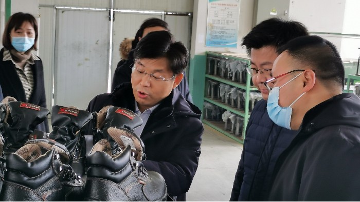 安全鞋應(yīng)具備哪些性能特點？護士鞋廠家告訴你