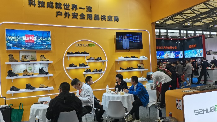 第104屆中國勞動保護用品交易會現場來了，看百華氣場全開，精彩蓄力！